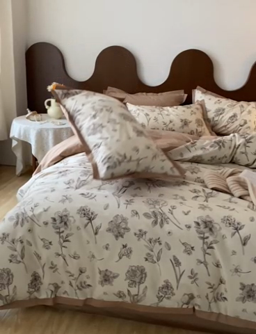 91家纺网 家纺一手货源 找家纺 千朵森 2024新款全棉长绒棉拼角款印花四件套（风格二） 简爱