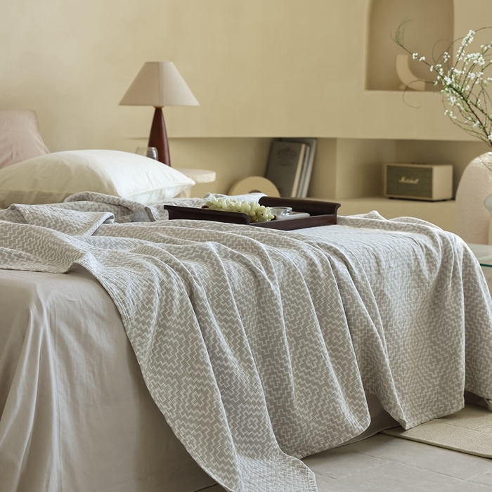 91家纺网 家纺一手货源 找家纺 朴尔 2024年新品格调简约风全棉三层纱布毛巾被 西西里-灰