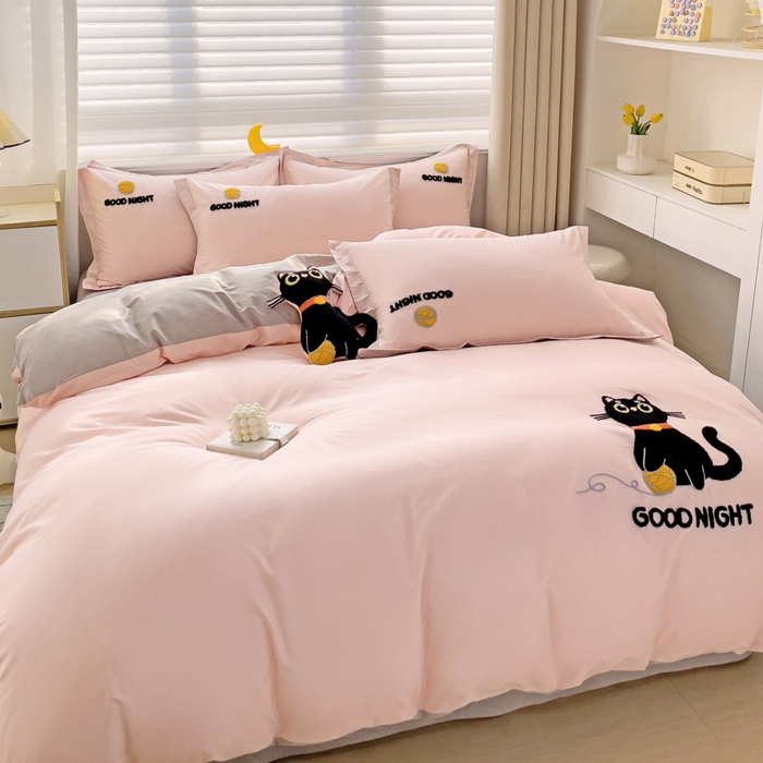 91家纺网 家纺一手货源 找家纺 娜娜 2024新款全棉亲肤舒适毛巾绣卡通系列四件套 可爱猫咪-嫩粉