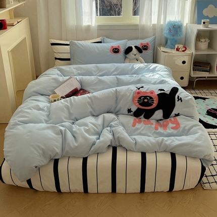 91家纺网 家纺一手货源 找家纺 花伞家居 2024新款卡通水洗棉毛巾绣四件套 俏皮猫-奶蓝