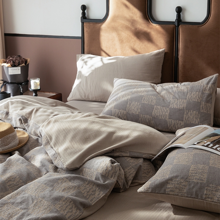 91家纺网 家纺一手货源 找家纺 棉邦 2024新款全棉色织工艺双层纱四件套 格高意远灰粽