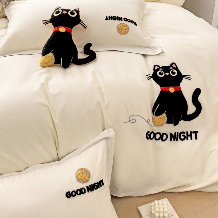 91家纺网 家纺一手货源 找家纺 娜娜 2024新款全棉亲肤舒适毛巾绣卡通系列四件套 可爱猫咪-奶昔白