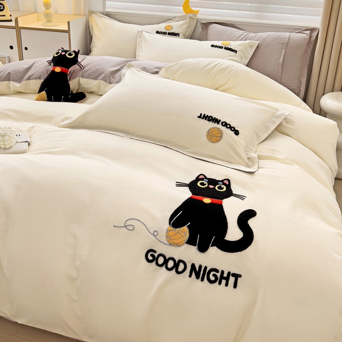 91家纺网 家纺一手货源 找家纺 娜娜 2024新款全棉亲肤舒适毛巾绣卡通系列四件套 可爱猫咪-奶昔白