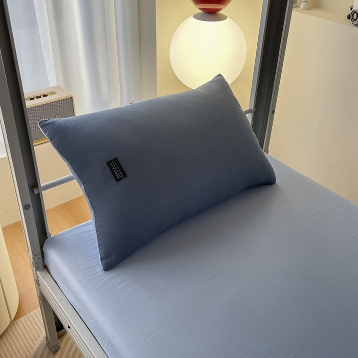 91家纺网 家纺一手货源 找家纺 米瑞娜2024水洗棉麻双拼纯色学生款枕套 雾蓝+淡蓝