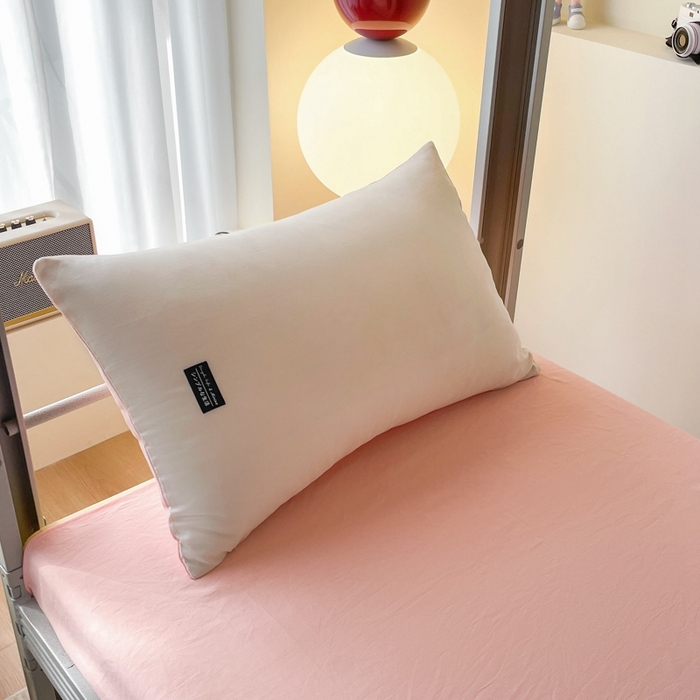 91家纺网 家纺一手货源 找家纺 米瑞娜2024水洗棉麻双拼纯色学生款枕套 奶白+冰粉