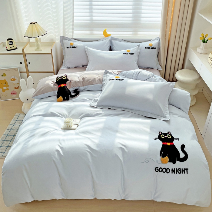 91家纺网 家纺一手货源 找家纺 娜娜 2024新款全棉亲肤舒适毛巾绣卡通系列四件套 可爱猫咪-天空蓝