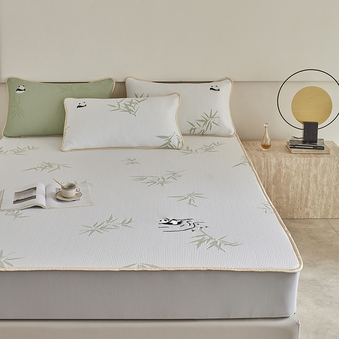 91家纺网 家纺一手货源 找家纺 千朵森 2024新款熊猫A类冰感丝床笠款凉席三件套 绿野仙踪-象牙白