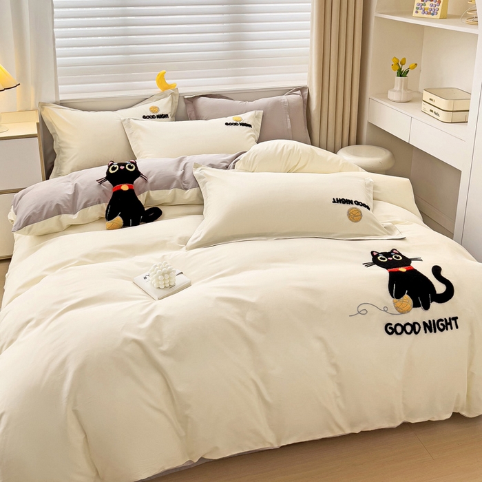 91家纺网 家纺一手货源 找家纺 娜娜 2024新款全棉亲肤舒适毛巾绣卡通系列四件套 可爱猫咪-奶昔白