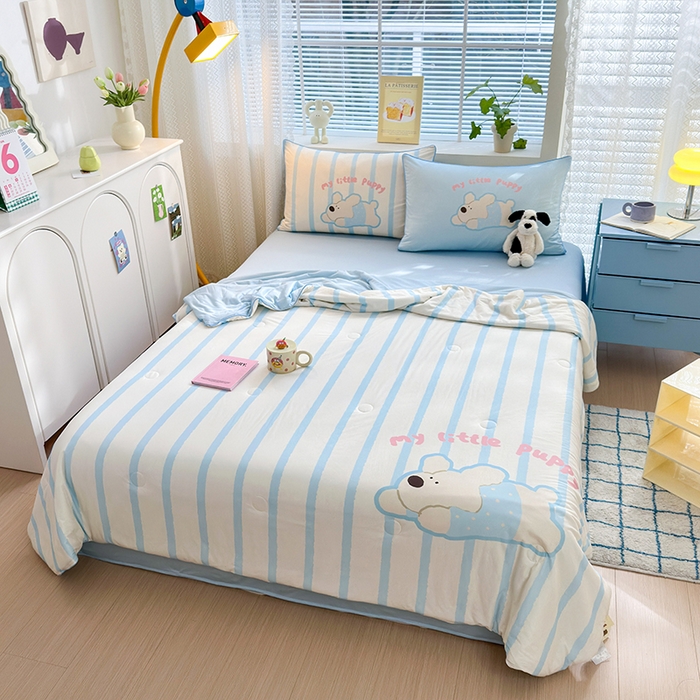 91家纺网 家纺一手货源 找家纺 星期八 2024新款针织棉夏被四件套 坚条狗狗蓝