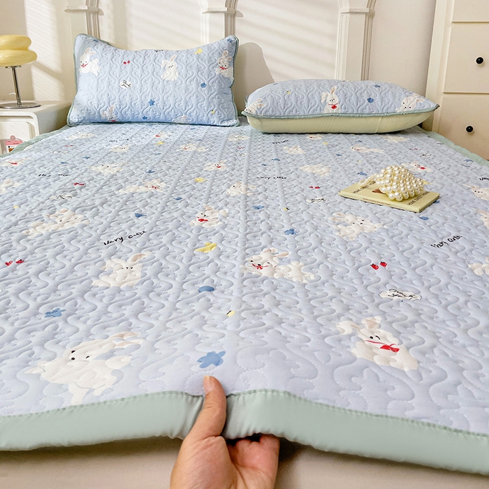 91家纺网 家纺一手货源 找家纺 纽缦家纺  水洗双层纱加厚加棉床垫 嗨皮兔