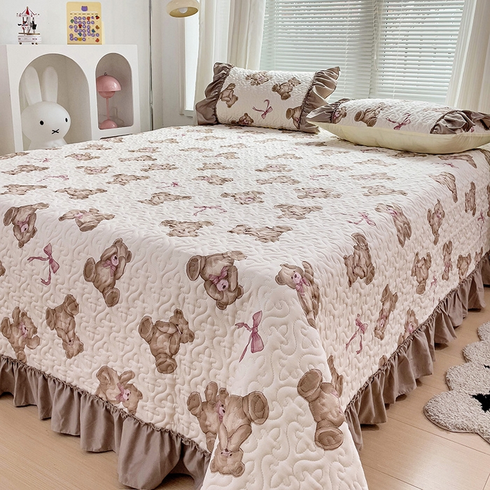 91家纺网 家纺一手货源 找家纺 纽缦家纺 2024水洗双层纱加厚加棉韩版床盖 童话小熊