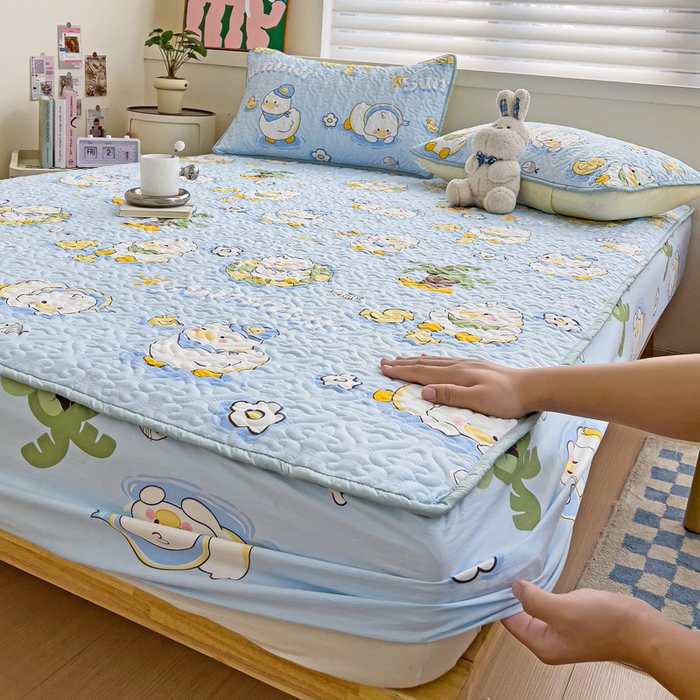91家纺网 家纺一手货源 找家纺 纽缦家纺 水洗双层纱加厚加棉床笠-床垫保护套 蓝小鸭