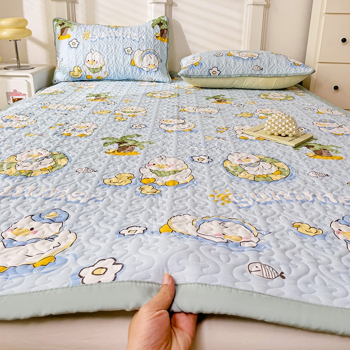 91家纺网 家纺一手货源 找家纺 纽缦家纺  水洗双层纱加厚加棉床垫 蓝小鸭