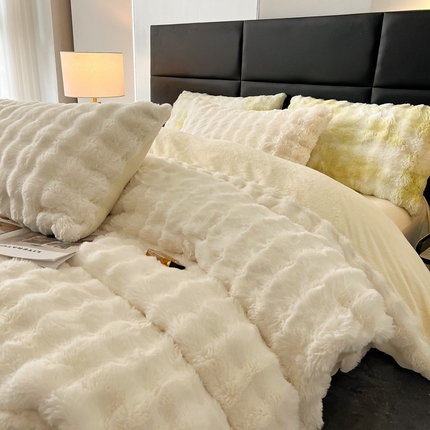 91家纺网 家纺一手货源 找家纺 （总）默忆 2025新款公主风兔兔绒兔毛绒四件套