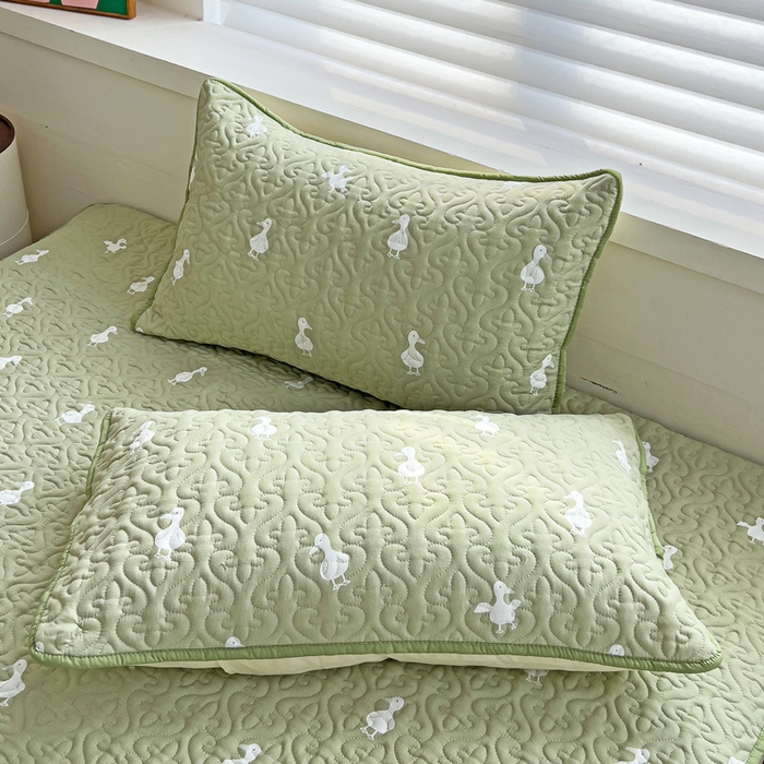 91家纺网 家纺一手货源 找家纺 纽缦家纺 水洗双层纱加厚加棉床笠-床垫保护套 小绿鸭