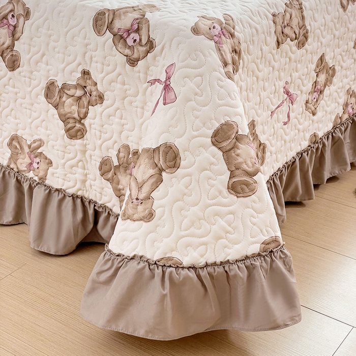 91家纺网 家纺一手货源 找家纺 纽缦家纺 2024水洗双层纱加厚加棉韩版床盖 童话小熊