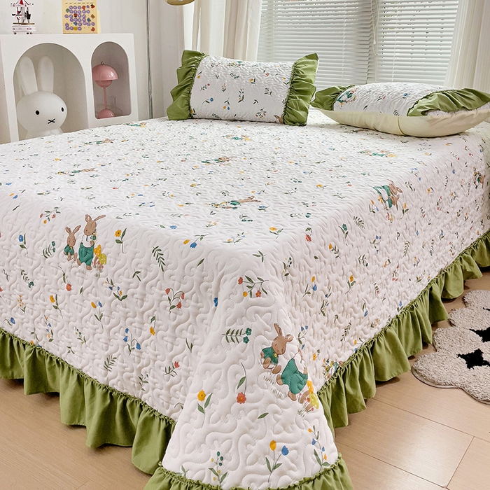 91家纺网 家纺一手货源 找家纺 纽缦家纺 2024水洗双层纱加厚加棉韩版床盖 小兔堡