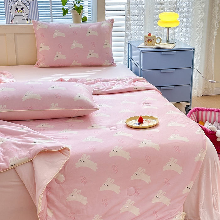 91家纺网 家纺一手货源 找家纺 星期八 2024新款针织棉夏被四件套 爱心免粉