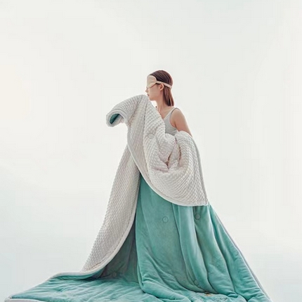 91家纺网 家纺一手货源 找家纺 （总）默忆2025新款刺绣牛奶绒豆豆绒安抚豆豆被春秋冬被空调被夏被四季被子被芯加棉毯子