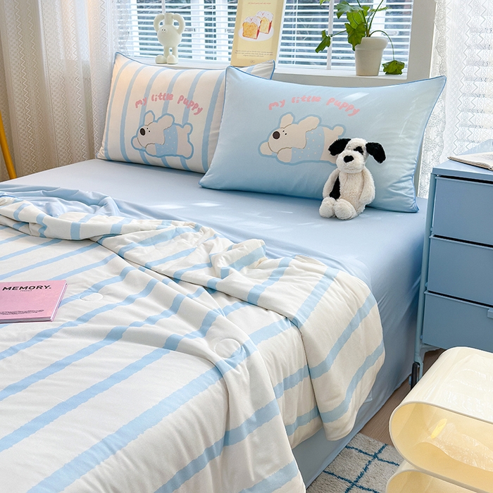 91家纺网 家纺一手货源 找家纺 星期八 2024新款针织棉夏被四件套 坚条狗狗蓝