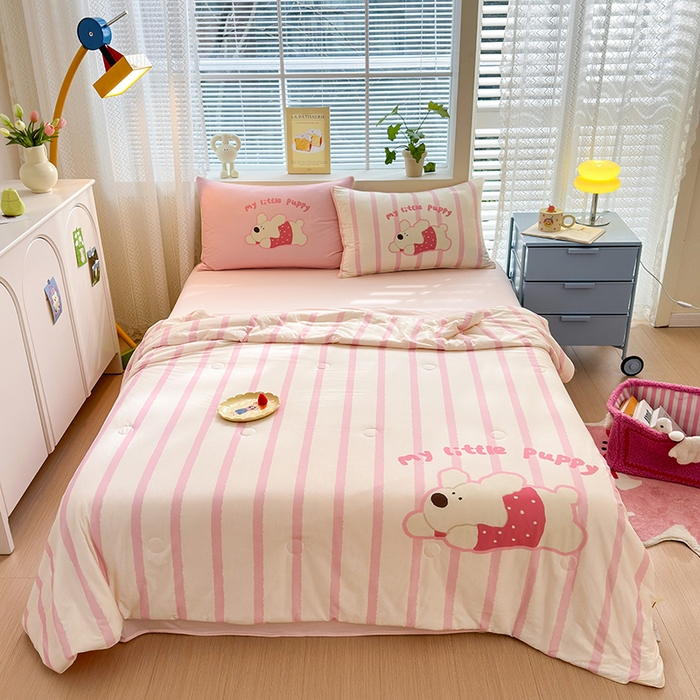 91家纺网 家纺一手货源 找家纺 星期八 2024新款针织棉夏被四件套 坚条狗狗粉