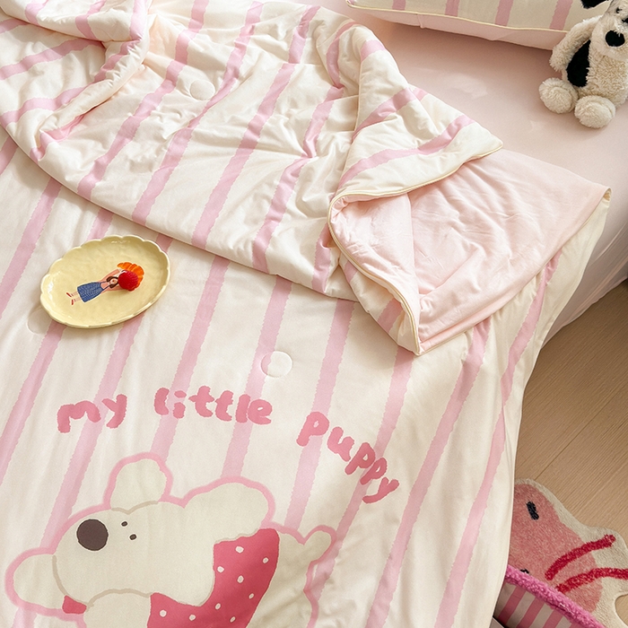 91家纺网 家纺一手货源 找家纺 星期八 2024新款针织棉夏被四件套 坚条狗狗粉