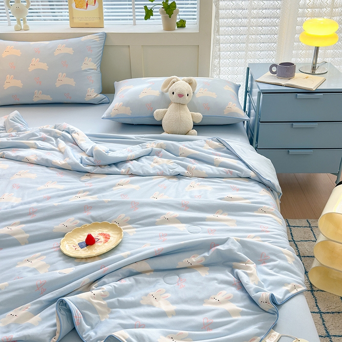 91家纺网 家纺一手货源 找家纺 星期八 2024新款针织棉夏被四件套 爱心免蓝