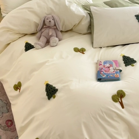 91家纺网 家纺一手货源 找家纺 琪格格2024新款纯棉毛巾绣四件套  心愿小树米白配奶绿