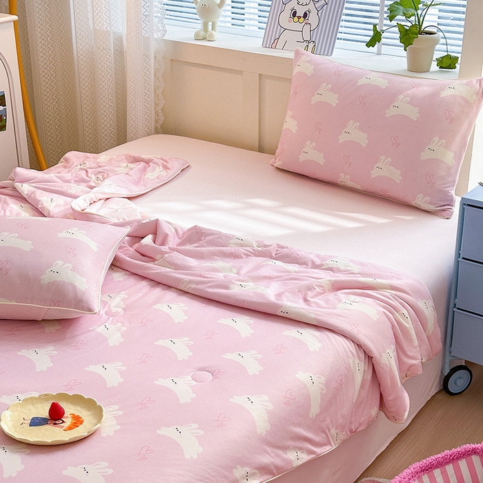 91家纺网 家纺一手货源 找家纺 星期八 2024新款针织棉夏被四件套 爱心免粉