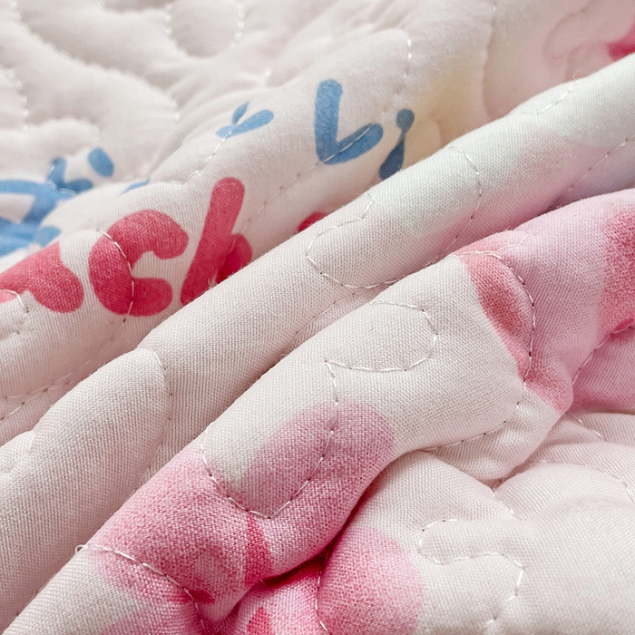 91家纺网 家纺一手货源 找家纺 纽缦家纺 2024水洗双层纱加厚加棉韩版床盖 桃你喜欢