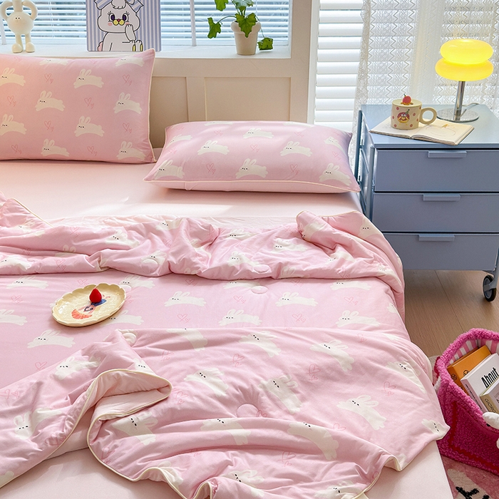 91家纺网 家纺一手货源 找家纺 星期八 2024新款针织棉夏被四件套 爱心免粉