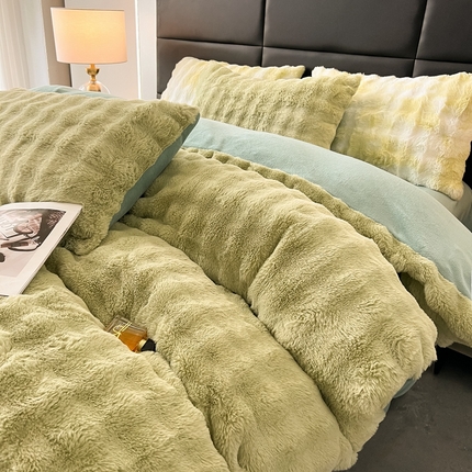 91家纺网 家纺一手货源 找家纺 （总）默忆 2025新款公主风兔兔绒兔毛绒四件套