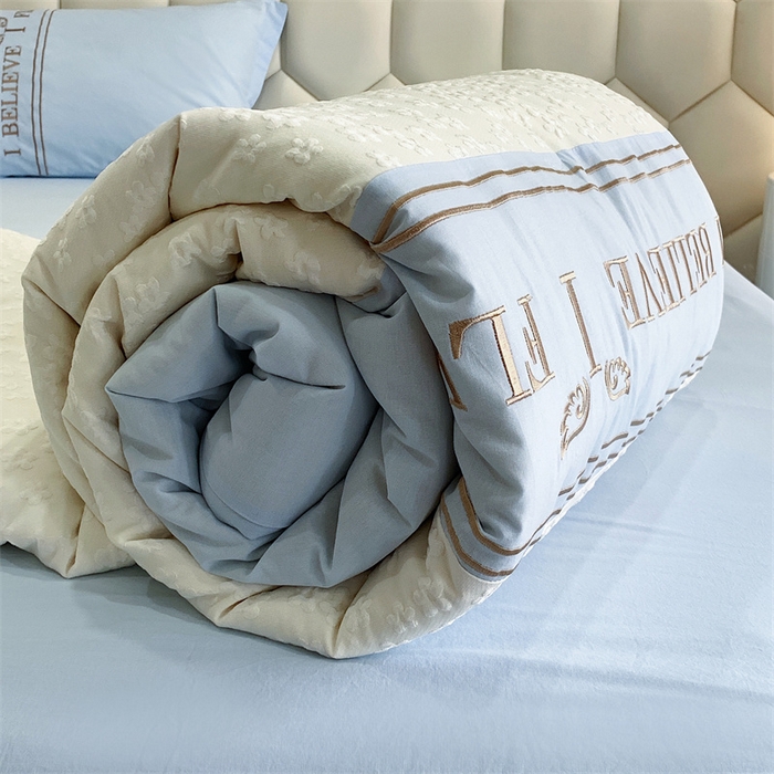 91家纺网 家纺一手货源 找家纺 换种生活 2024新款法式小香风全棉夏被四件套 晴空