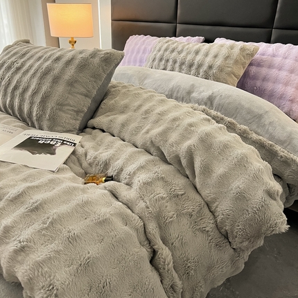 91家纺网 家纺一手货源 找家纺 （总）默忆 2025新款公主风兔兔绒兔毛绒四件套