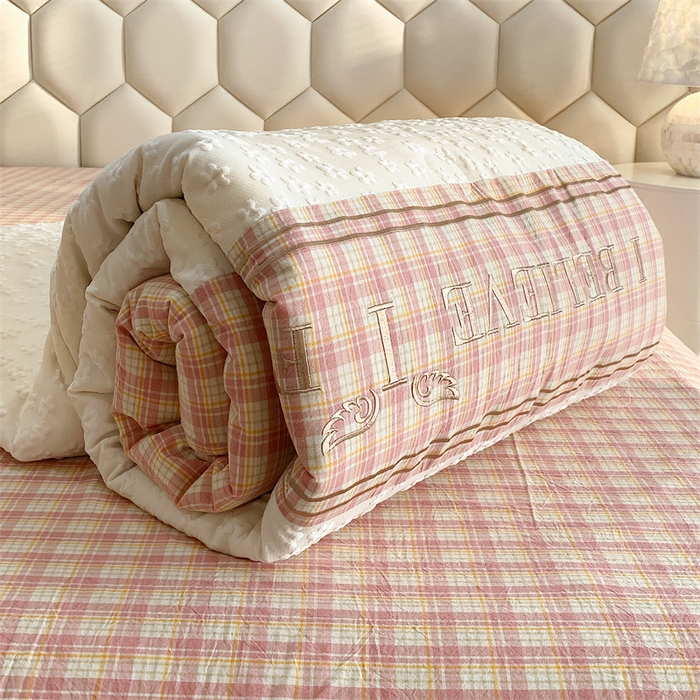 91家纺网 家纺一手货源 找家纺 换种生活 2024新款法式小香风全棉夏被四件套 兰图-粉