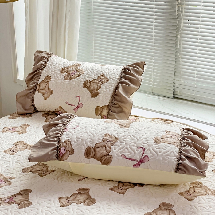 91家纺网 家纺一手货源 找家纺 纽缦家纺 2024水洗双层纱加厚加棉韩版床盖 童话小熊