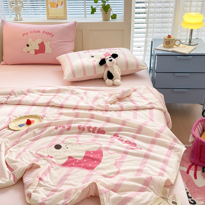 91家纺网 家纺一手货源 找家纺 星期八 2024新款针织棉夏被四件套 坚条狗狗粉