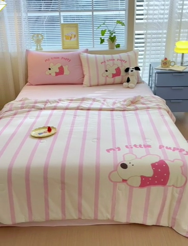 91家纺网 家纺一手货源 找家纺 星期八 2024新款针织棉夏被四件套 坚条狗狗粉