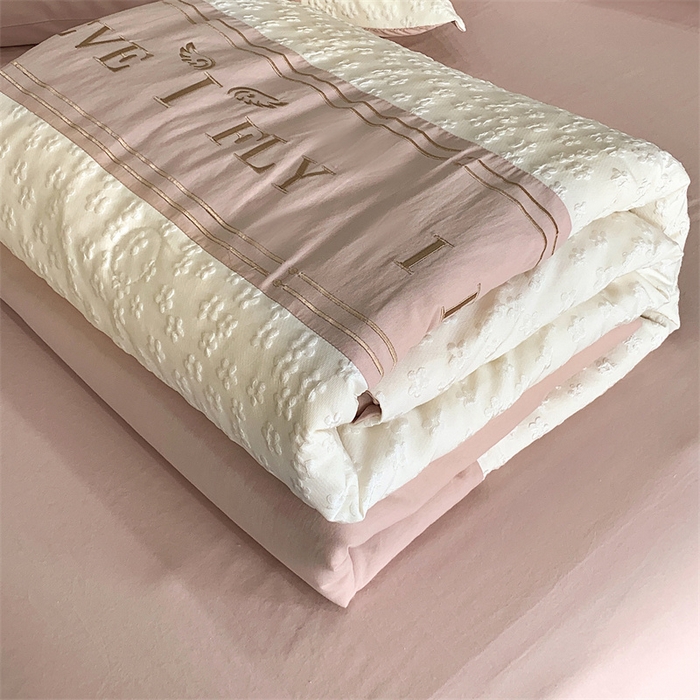 91家纺网 家纺一手货源 找家纺 换种生活 2024新款法式小香风全棉夏被四件套 元气桃桃