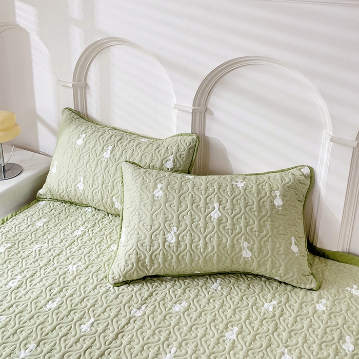 91家纺网 家纺一手货源 找家纺 纽缦家纺  水洗双层纱加厚加棉床垫 小绿鸭