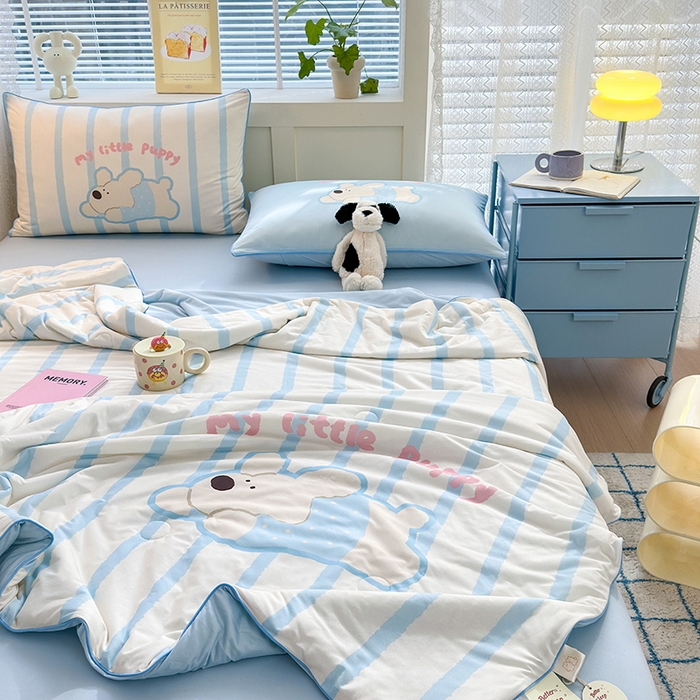 91家纺网 家纺一手货源 找家纺 星期八 2024新款针织棉夏被四件套 坚条狗狗蓝