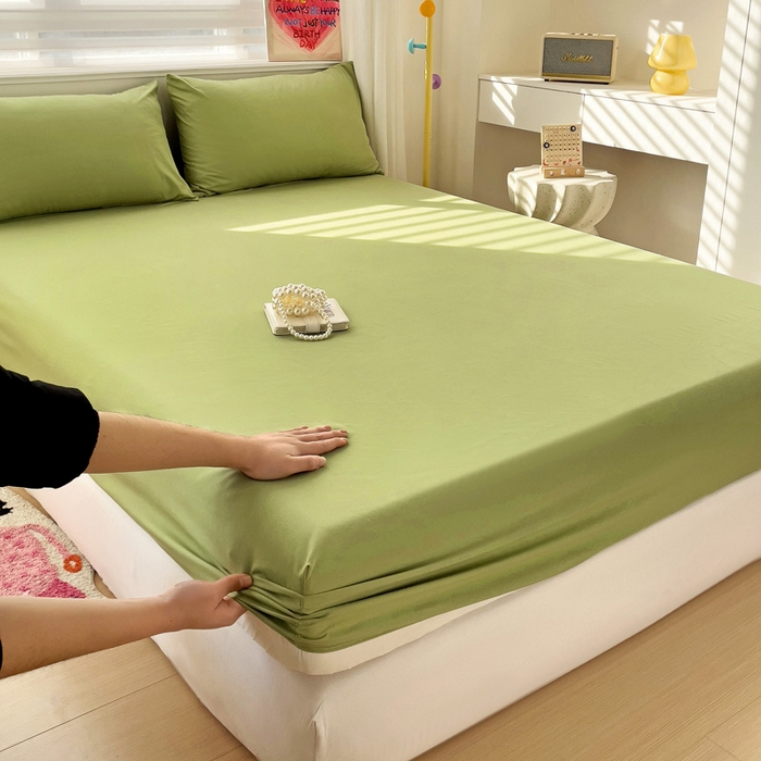 91家纺网 家纺一手货源 找家纺 纽缦家纺 2024素色无印风云朵棉单床笠 纯色果绿