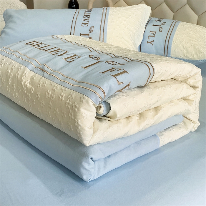 91家纺网 家纺一手货源 找家纺 换种生活 2024新款法式小香风全棉夏被四件套 晴空