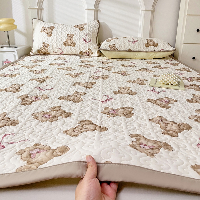 91家纺网 家纺一手货源 找家纺 纽缦家纺  水洗双层纱加厚加棉床垫 童话小熊