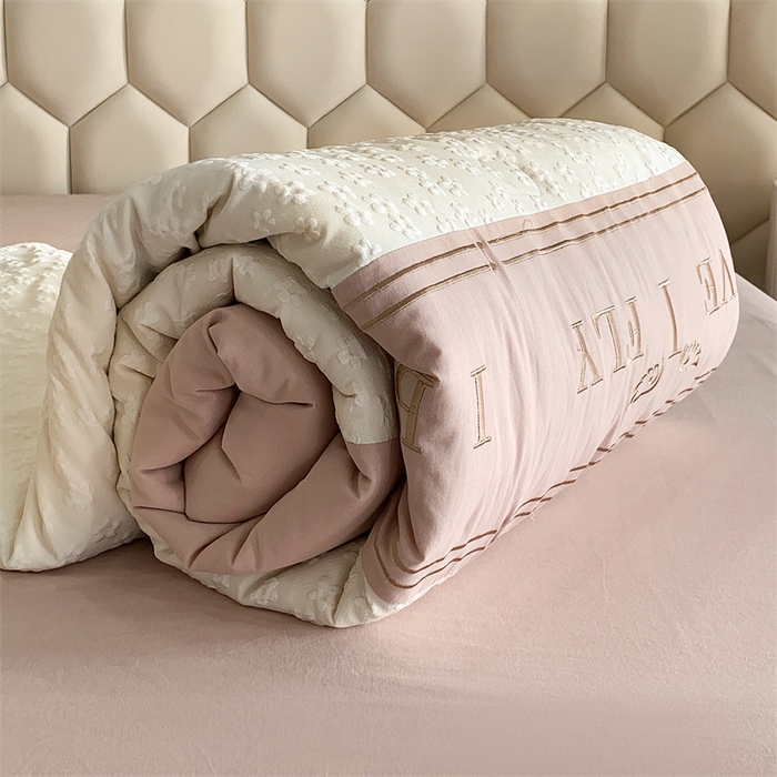 91家纺网 家纺一手货源 找家纺 换种生活 2024新款法式小香风全棉夏被四件套 元气桃桃