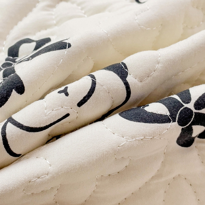 91家纺网 家纺一手货源 找家纺 纽缦家纺 2024水洗双层纱加厚加棉韩版床盖 心动兔兔