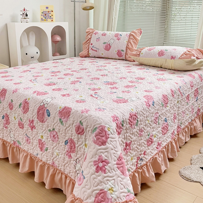 91家纺网 家纺一手货源 找家纺 纽缦家纺 2024水洗双层纱加厚加棉韩版床盖 桃你喜欢