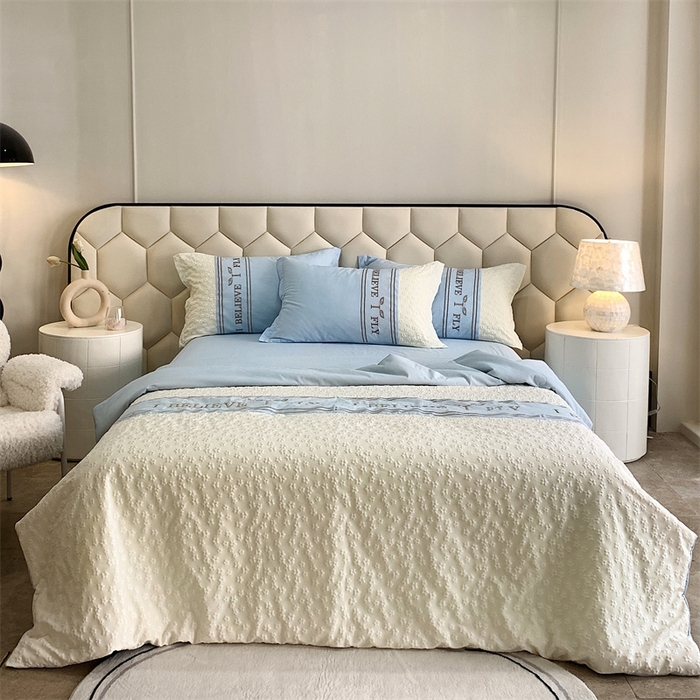 91家纺网 家纺一手货源 找家纺 换种生活 2024新款法式小香风全棉夏被四件套 晴空