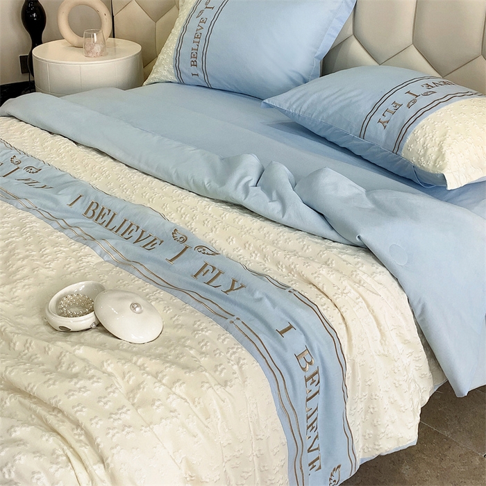 91家纺网 家纺一手货源 找家纺 换种生活 2024新款法式小香风全棉夏被四件套 晴空