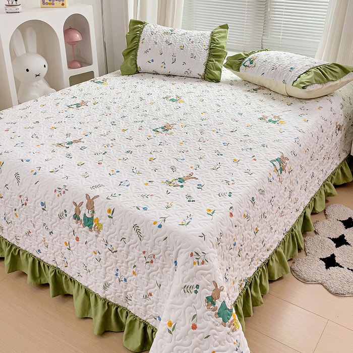 91家纺网 家纺一手货源 找家纺 纽缦家纺 2024水洗双层纱加厚加棉韩版床盖 小兔堡